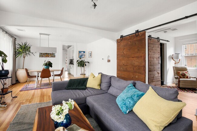 Building Photo - 803 E Ellsworth Ave