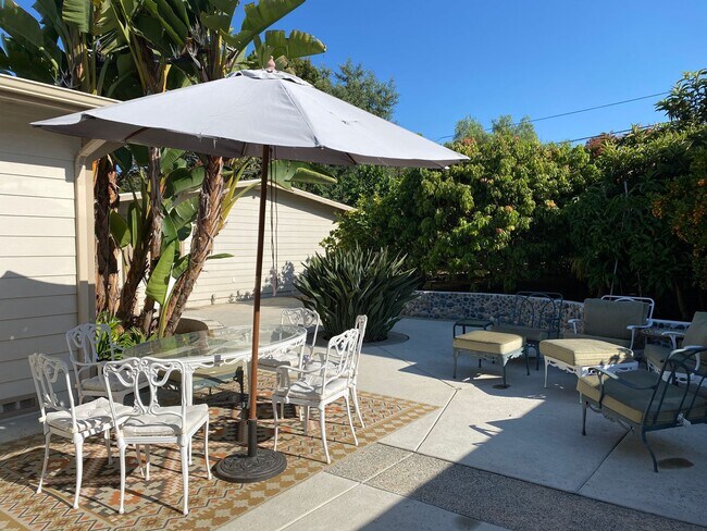 Building Photo - FLEXIBLE FULLY FURNISHED Point Loma Home! AC! All Utilities Included!