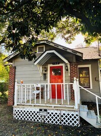 Building Photo - 702 Caplin St