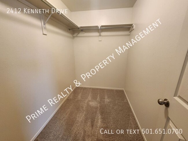 Building Photo - 2412 Kenneth Dr