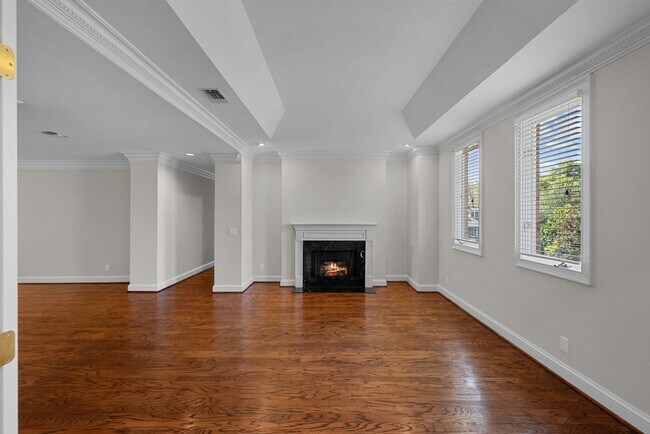 Building Photo - Newly Renovated Condo in The Westende with...