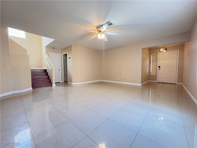 Building Photo - 924 Carmel Shrs Dr