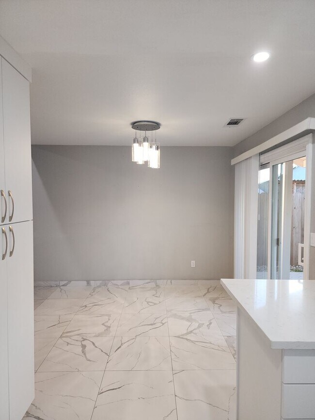 Building Photo - 1609 Cashmere Dr