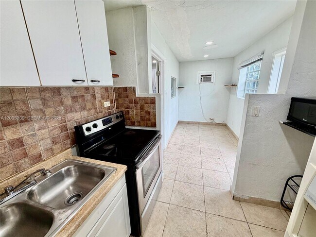 Building Photo - 2212 Grant St