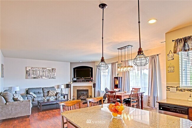 Building Photo - Beautiful Lakeland Hills Townhouse