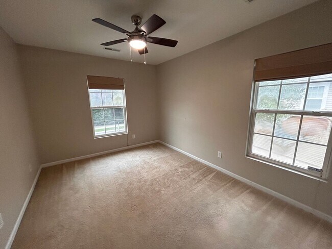 Building Photo - Amazing 3BR Townhome in The Pines at Charleston Park!