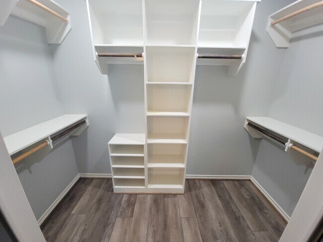 Building Photo - 115 Sendero Dr