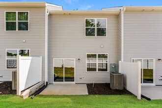 Building Photo - Fantastic 3bd/2ba home! Let yourself in!