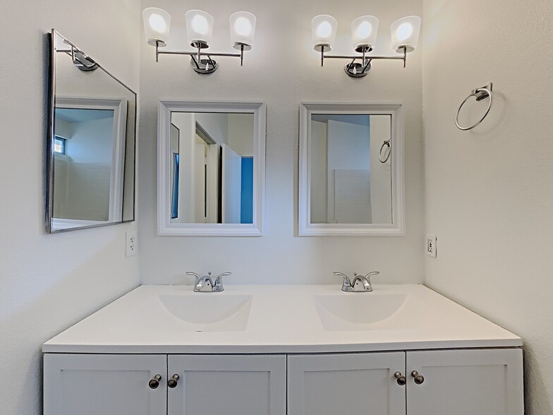 Building Photo - 9395 Santa Fe Rose St