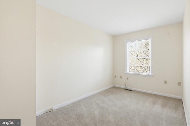 Building Photo - 206 N Towne Ct