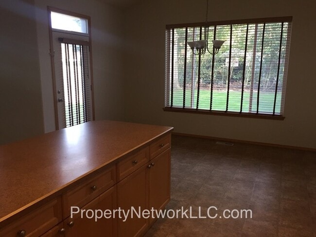 Building Photo - Great Gresham 3 Bedroom Home