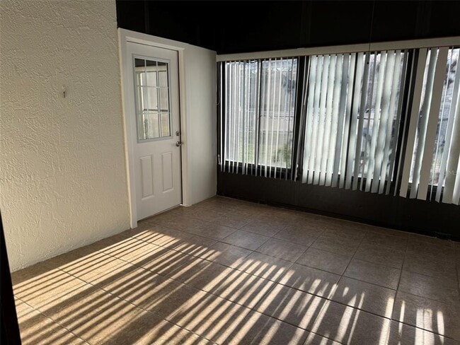 Building Photo - 5722 Parkview Lake Dr