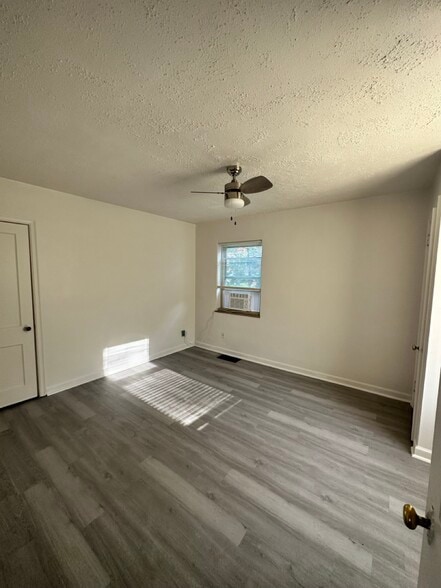 Building Photo - 2631 Bremont Ave