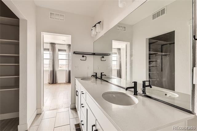 Building Photo - 1565 W 67th Ave