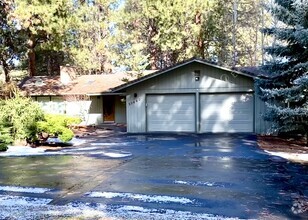 Building Photo - Spacious Single-Story 3 BR Bend home in qu...