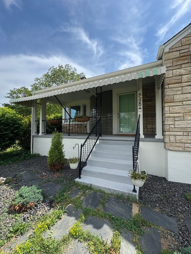 Building Photo - Unique and pristine home for rent in Cave Spring! 2BR 1.5 Bath