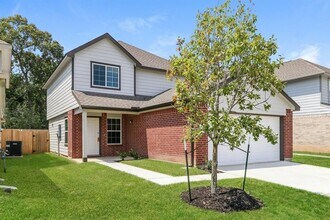 Building Photo - 2165 Middle Rdg Dr