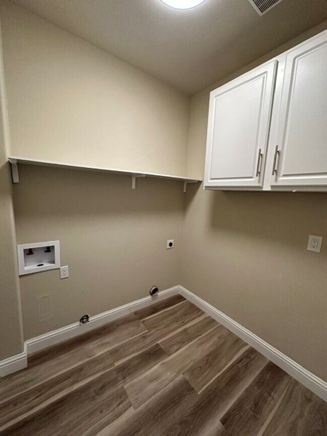 Building Photo - 7175 Vista Ridge Dr
