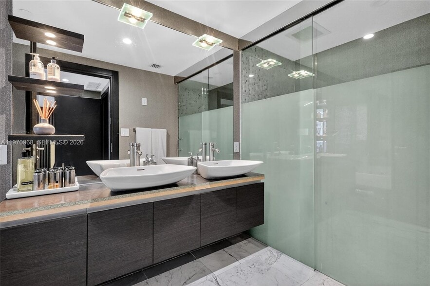 Building Photo - 200 Biscayne Boulevard Way