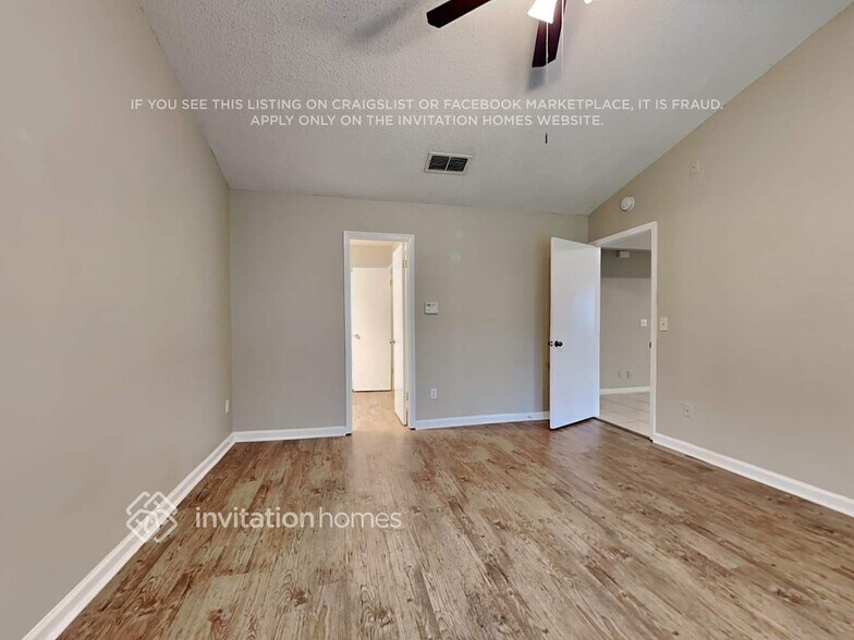 Building Photo - 158 Annandale Dr E