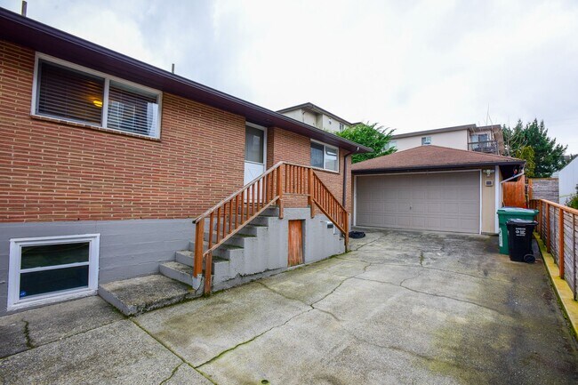 Building Photo - Beautiful 4 bedroom plus office home in Ballard