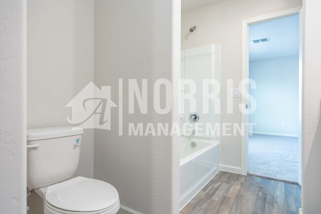Building Photo - MOVE-IN SPECIAL: Large Home in Coolidge