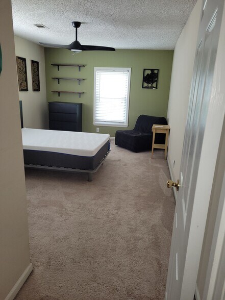 Building Photo - 967 Smoketree Dr