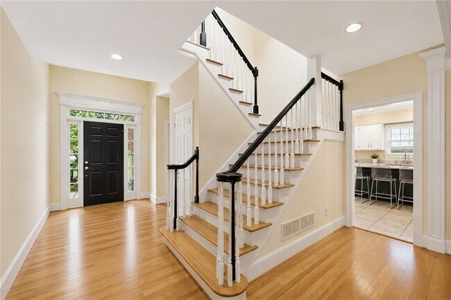 Building Photo - 3795 Ashford Trail NE
