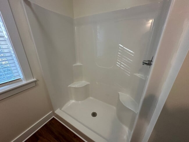 Building Photo - 2 Bed/2 Bath Long-Term Rental in Manteo!