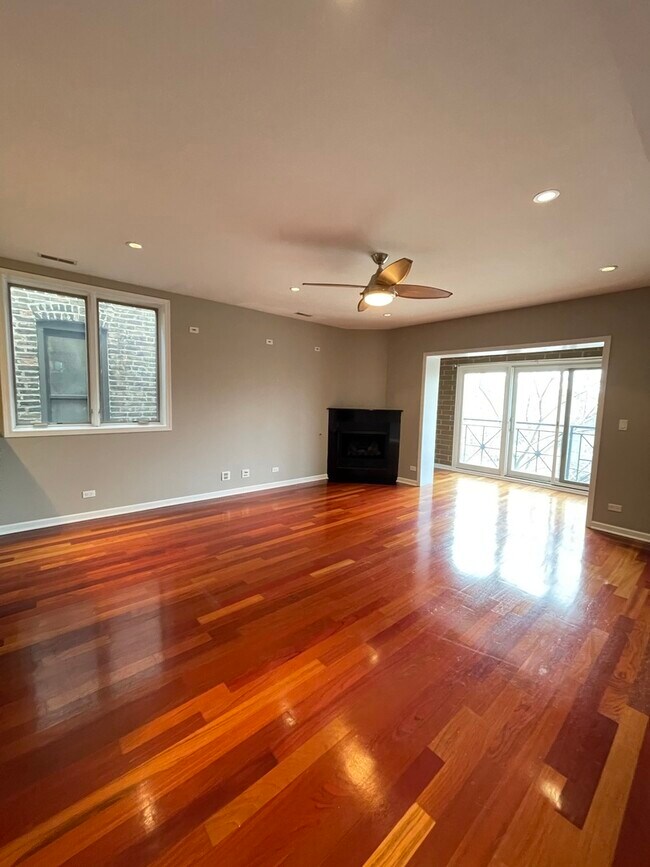 Building Photo - 1457 N Ashland Ave