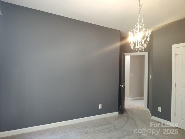 Building Photo - 9009 Hammersley Dr