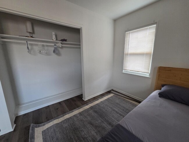 Building Photo - 3046 S Moreland Blvd