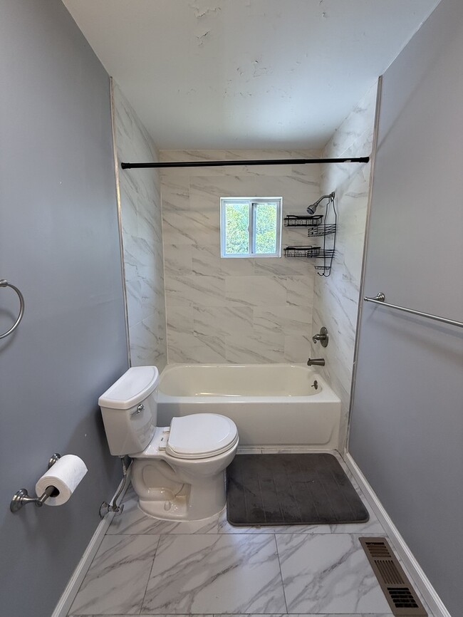 Building Photo - 309 Ellis Ct