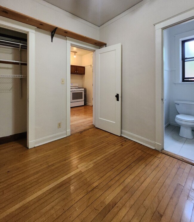 Building Photo - 5600 S Dorchester Ave