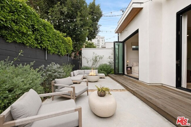 Building Photo - 9004 Dicks St