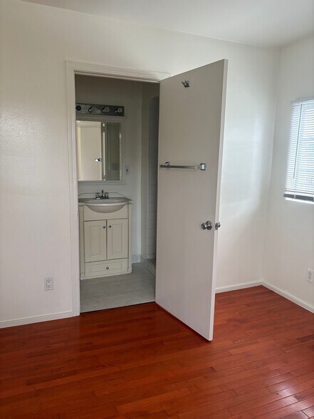 Bathroom 2 - 1529 5th Ave