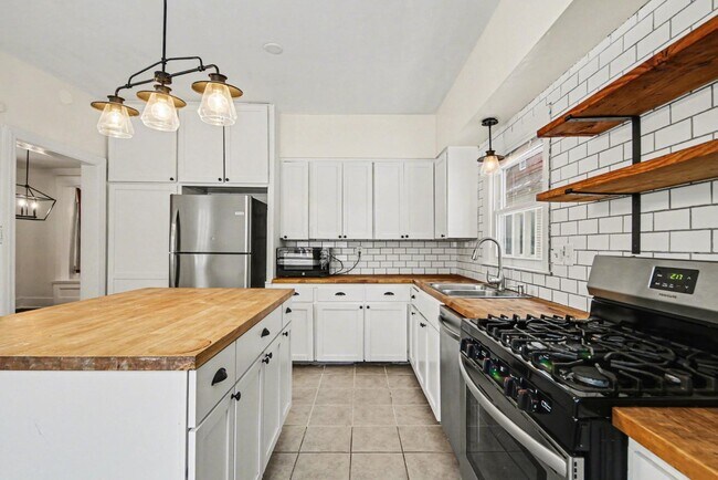 Building Photo - 1412 Sherman St SE