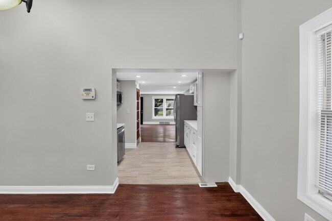 Building Photo - 9722 S Merrion Ave