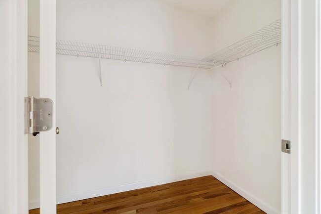 Building Photo - 195 Endicott St