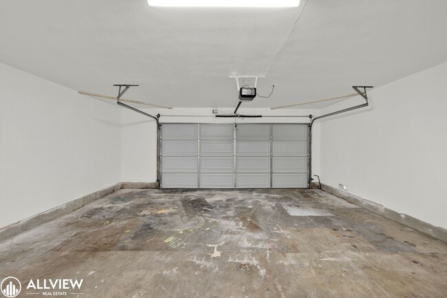 Building Photo - Fully Renovated 4-Bedroom Home with Firepl...