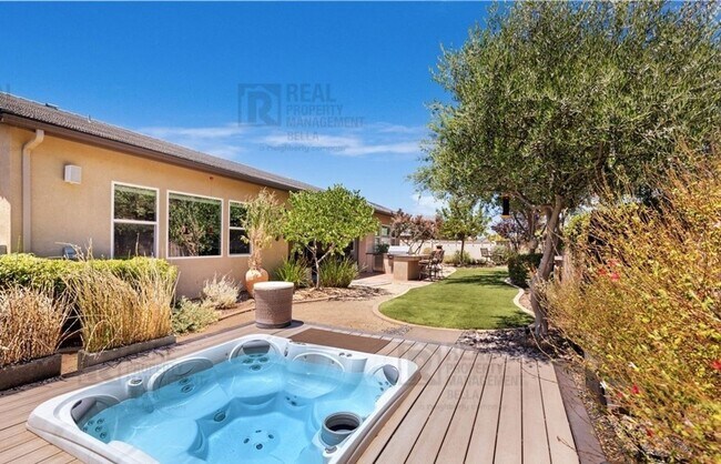 Building Photo - 32176 Golden Eye Dr
