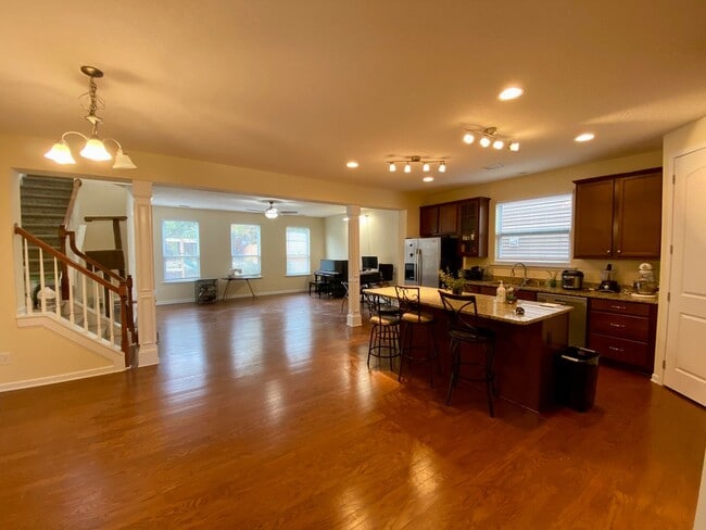 Building Photo - Outstanding Two Story Home - Two Car Garage
