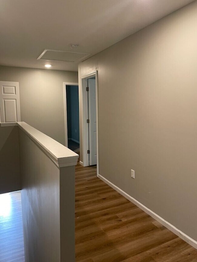 Building Photo - 208 Tyler St