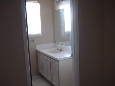 Building Photo - 48th Ave 3br 2ba w/garage