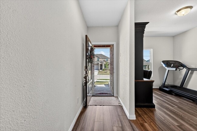 Building Photo - 210 Briarwood Ln