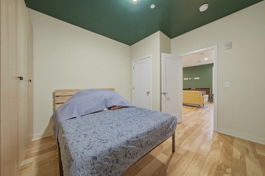 Building Photo - 186 Paris St