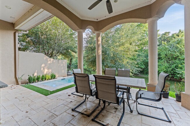 Building Photo - 102 La Vie Dr
