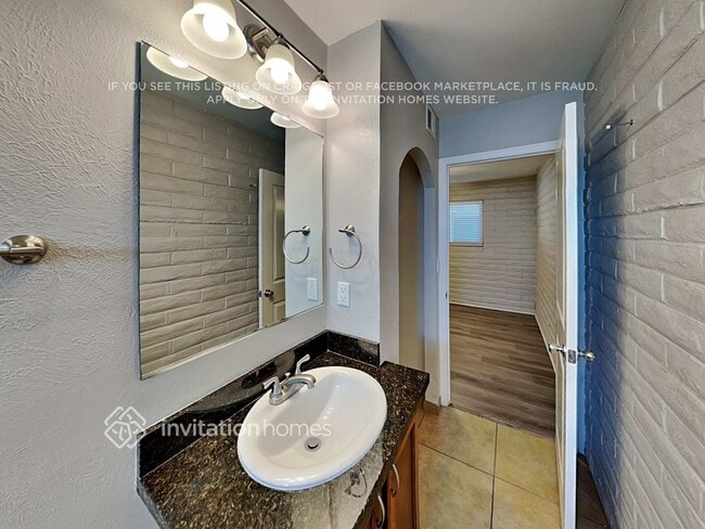 Building Photo - 14820 N 32nd Dr