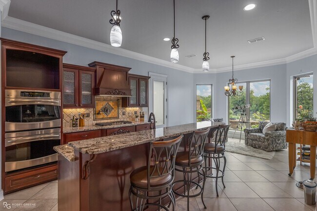 Building Photo - Beautiful Home on the Red River....