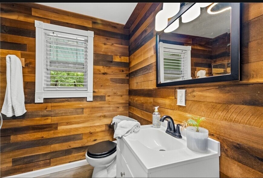 Building Photo - 26 Whipple Ave